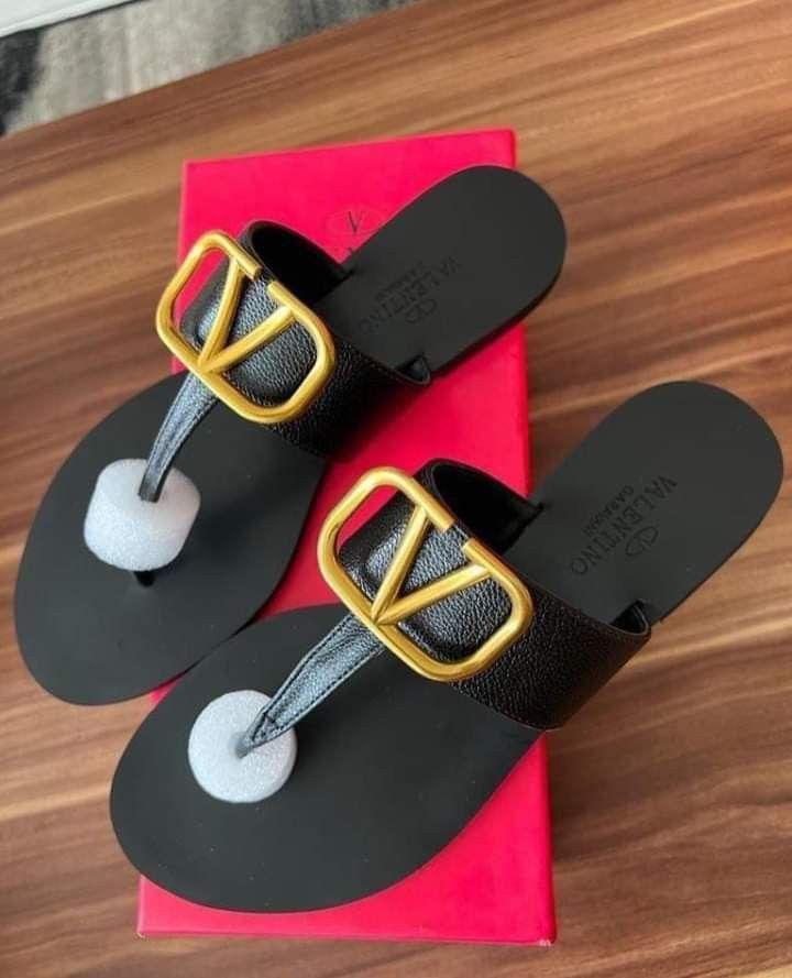 Hermès pink sandals