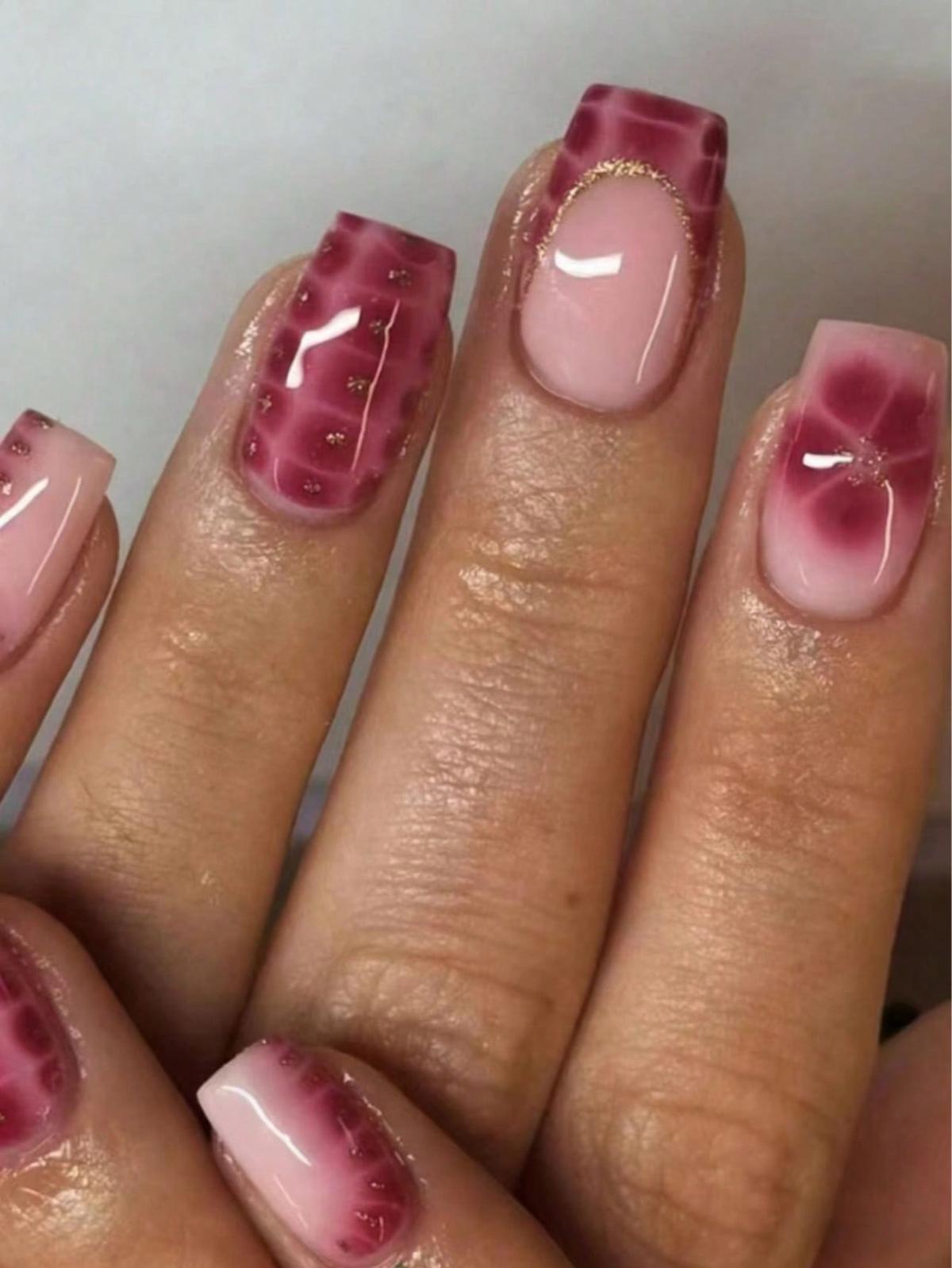 Ongles carrés courts